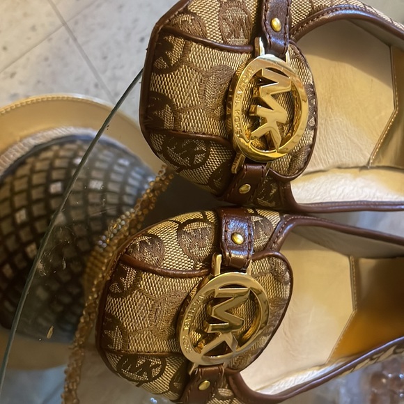 Michael kors flats in great condition only wear them once - Picture 3 of 6